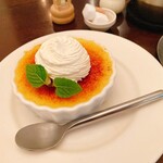 パルファン - さつまいものクレームブリュレ　通常アイス乗せですが、生クリームが好きなので生クリーム乗せでお願いしました。