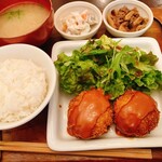 パルファン - ビーフコロッケ、和風ゴロゴロサラダ、牛肉入りきんぴら