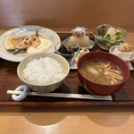 茶飯二月 - 料理写真:茶飯定食(鮭のムニエル 自家製タルタルソース)