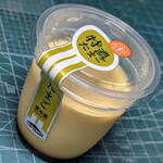 シャトレーゼ - 料理写真:...「特濃たまごプリン（162円）」、あれ？製造が亀屋万年堂？！