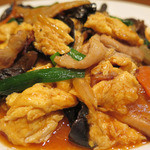 福建家庭料理 旬の香 - 「きくらげと玉子と豚肉の辛炒め」　
      コクと旨みがグイグイと押し寄せてきて、痛快です♪　
      