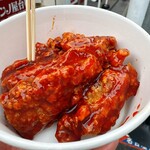 ジョンノ屋台村 - 料理写真:ヤンニョムチキン(4ピース)　600円