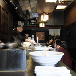 丿貫 - 店内。ちょっと暗くて写真は撮りにくい