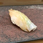 すし匠 - 肝を忍ばせたカワハギ