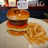 Burger Revolution Tokyo Wine & Bar Roppongi ten - クラシックバーガー＆トリュフフレーバーフライドポテト（S）①