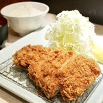 ポンチ軒 - ロース豚かつ定食（特）
