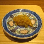 好日 - とらふぐに別皿で、白菜、大根おろし、刻んだ葱をポン酢で和えて添えられています。