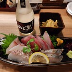 二代目居酒屋ばんらい - 刺身盛り合わせ、日本酒「のど黒」