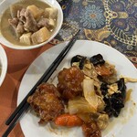 中華料理 味の屋 - オカワリのもつ煮、酢鶏、キクラゲ炒め