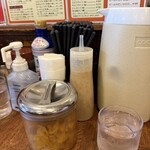 かつれつ四谷たけだ - お漬物もあるよ