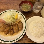 かつれつ四谷たけだ - お味噌汁とご飯も美味しいの