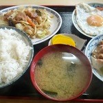 Enoki - 本日のおすすめ（野菜炒め・もつ煮込み・ハムエッグ）