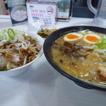 博多ラーメン味の蔵 - みそとんこつラーメンとチャーシュー丼