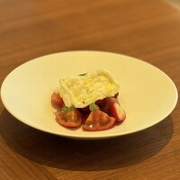 フルーツトマトと苺とブッラータチーズ ～カプレーゼ～