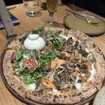 Pizza 4P's - シグネチャー / 味噌と鮭、きのこ