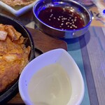 韓国居酒屋 ダンバム - チヂミのタレ。はちみつかけるのがおもしろい