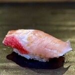 小判寿司 棚倉 - 釣り金目鯛（銚子）脂乗りが良く、旨みに酔いしれます。