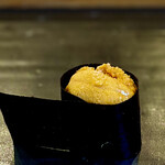 小判寿司 - 北紫雲丹軍艦（函館）松島の一番摘みの海苔。パリパリでいただき、風味が素晴らしい。雲丹ってこんなに美味しいんだ、と再認識♬.*ﾟ