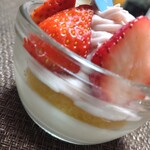 モロゾフ ららぽーと福岡店 - 少しスポンジがサンド。