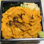 うに専門店世壱屋 - 結構小ぶりなお弁当です。