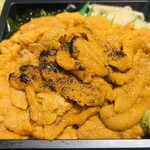 うに専門店世壱屋 - 半生ウニと炙りウニの食べくらべ丼¥2,592
