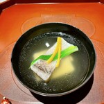 馳走 啐啄一十  - ⑤愛媛八幡浜白甘鯛のお椀  
      　6年寝かし敦賀蔵囲昆布