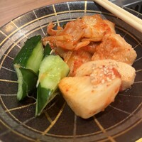 焼肉ホルモン 稲田 - キムチ盛り合わせ