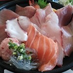 魚市場食堂 - 海鮮丼アップ