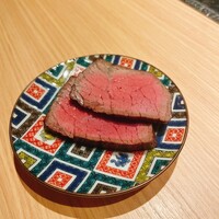 にく稲 - 桜チップでスモークして持ってきてくださいます