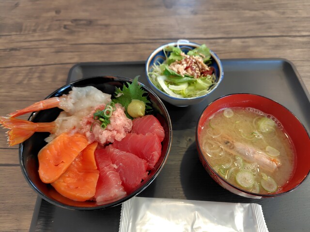 海鮮処 魚将 - 下馬（海鮮丼）の写真