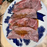 炭火燒肉 田 - イチボ。焼肉を生卵にくぐらせてすき焼き風に食べるのが最高でした