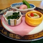 旬菜和膳 よし川 - ☆先付 … 四 季折々の前菜 又は 先付け 〈胡麻豆腐  お浸し  やわたごぼう (アナゴ巻き) 他〉
      
      