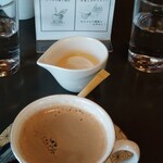 六盛　スフレ・カフェコーナー茶庭 - 