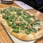 オービカ モッツァレラバー - 桜えび、スナップエンドウのpizza