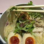 鶏白湯麺 蔭山樓 - 中太ちぢれ麺