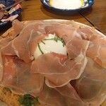 Pizzeria IL Porto - プラータ（プラータチーズ切開前）