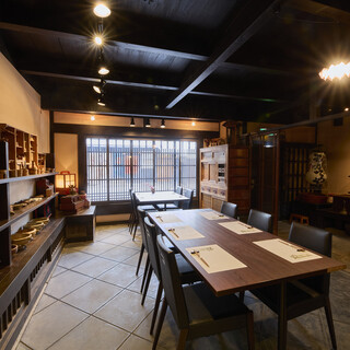 明治時代の京町家を復刻させた、和の趣漂う空間で上質なひと時を