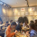 ニカイノオアシス - 店内、にぎやか
