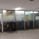 みっちゃん食堂 - 渡り廊下を渡ると目の前にみっちゃん食堂