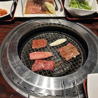 游玄亭 新宿 - 焼いている