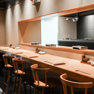 隠れ家のような雰囲気も魅力。落ち着きのあるシンプルな空間