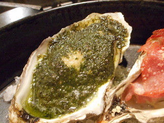 フィッシャーマンズマーケットオイスターバー - 焼き牡蠣のジェノベーゼ