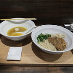 NIBOSHI MANIA - スパイスサーモンカレーの和え玉着丼