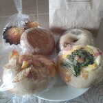 しんのすけベーグル - ラップで包んで持ち帰れるので自転車でも、持ち運びやすいです