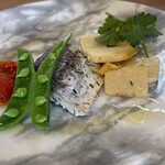 トラットリア 伊心地 - ランチコースAの魚料理　鰆焼春野菜添え