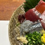 魚料理専門 魚魚一 - 刺身の盛り合わせ
      遠州灘、浜名湖の地魚