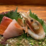 魚料理専門 魚魚一 - 刺身の盛り合わせ
      遠州灘、浜名湖の地魚