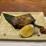 魚料理専門 魚魚一 - 近海地魚の塩焼き