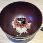 立ち食い寿司 極 - どんぶりです。