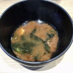 立ち食い寿司 極 - 赤だしです。